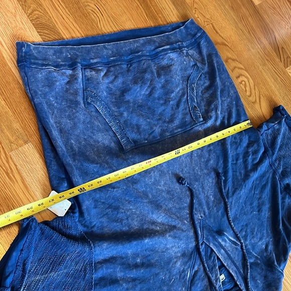 We The Free Graham Poncho Hoodie Size Medium NWT - Picture 6 of 12